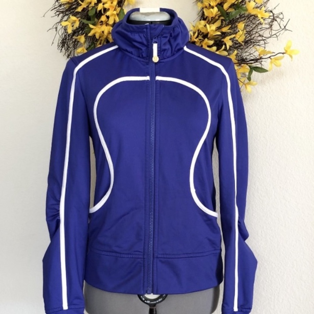 Size 6 LULULEMON scuba blue white ruched sleeves